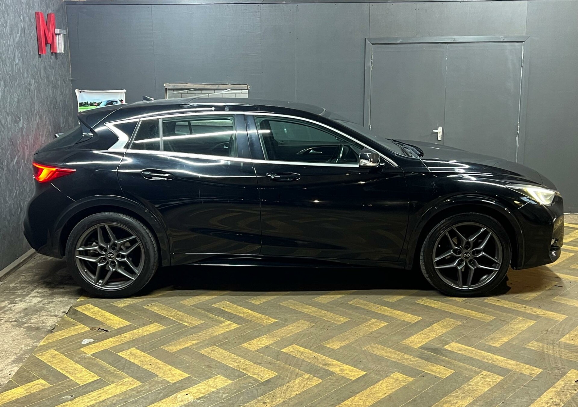 Infiniti Q30