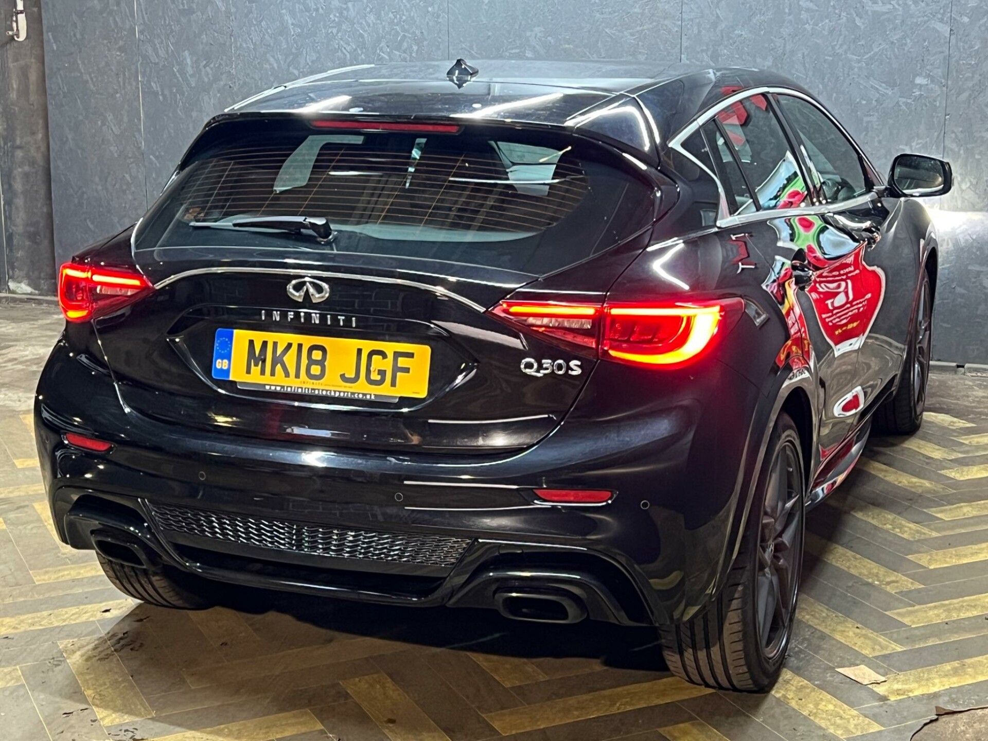 Infiniti Q30