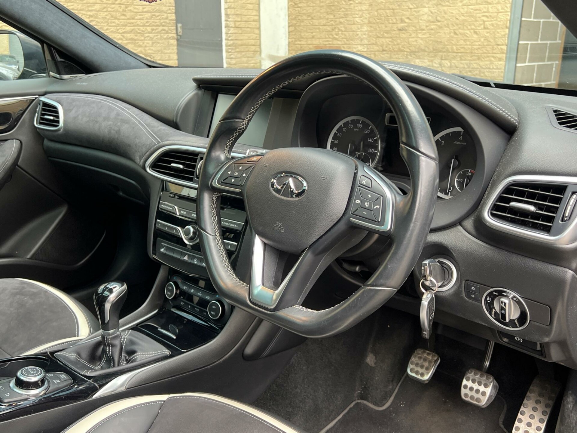 Infiniti Q30