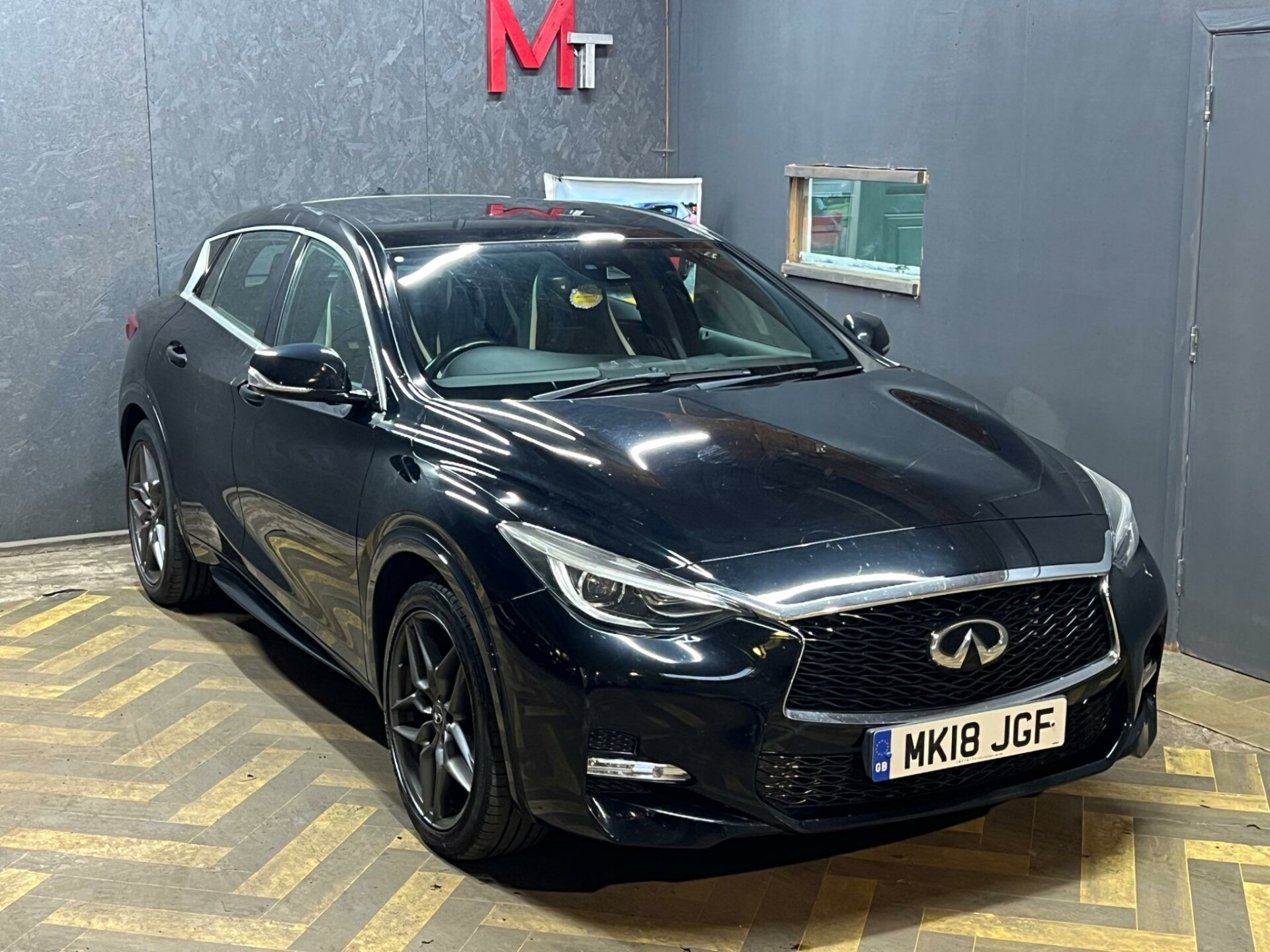 Infiniti Q30