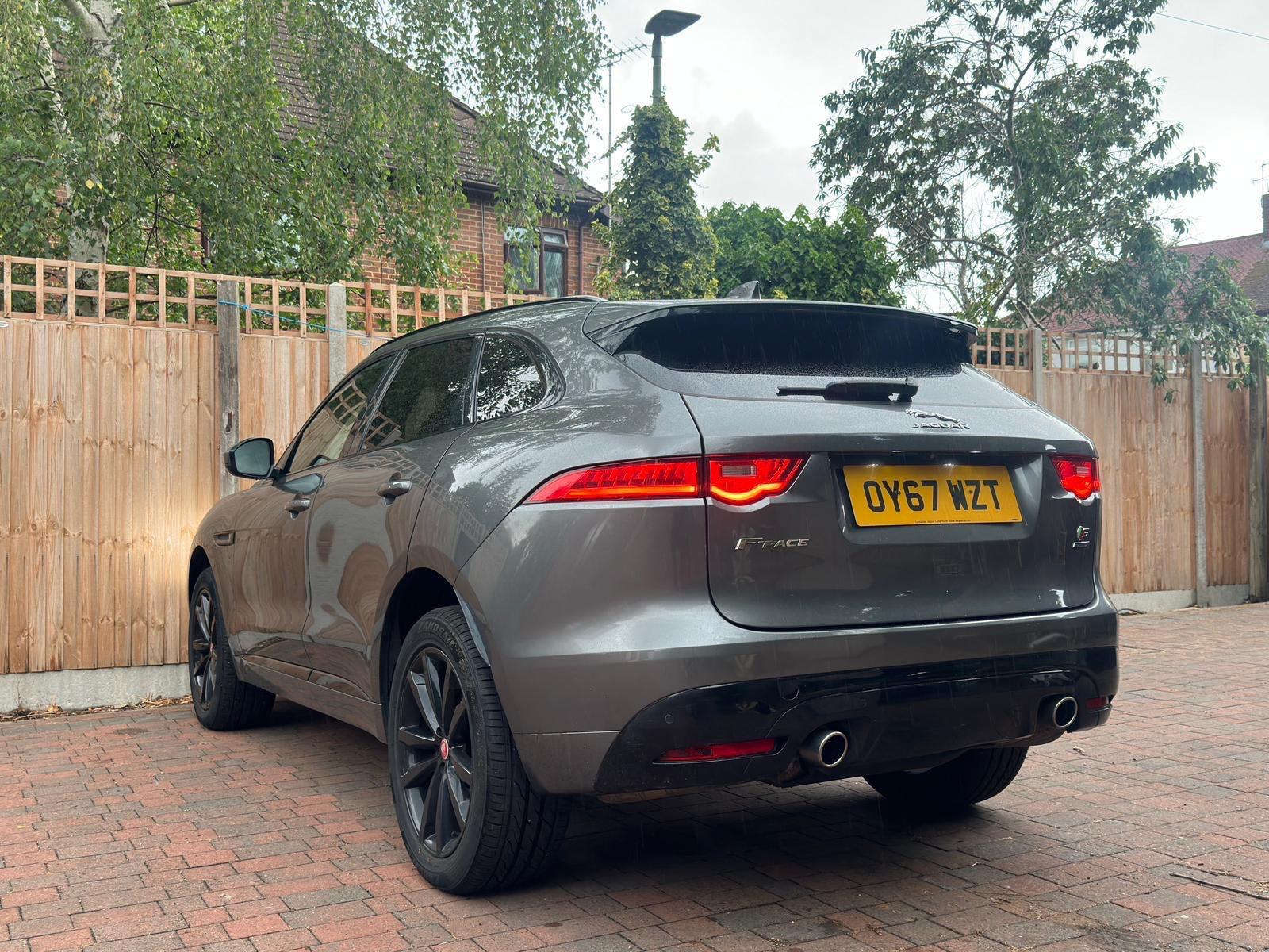 Jaguar F Pace