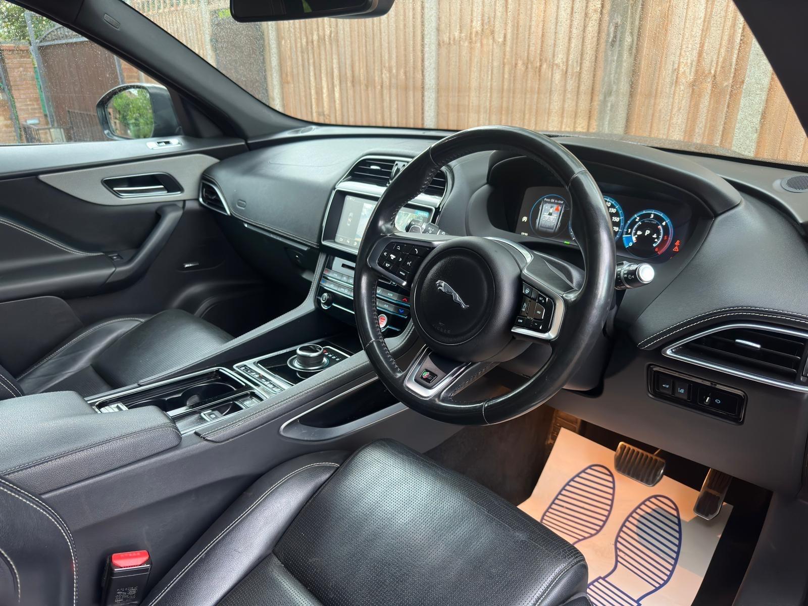 Jaguar F Pace