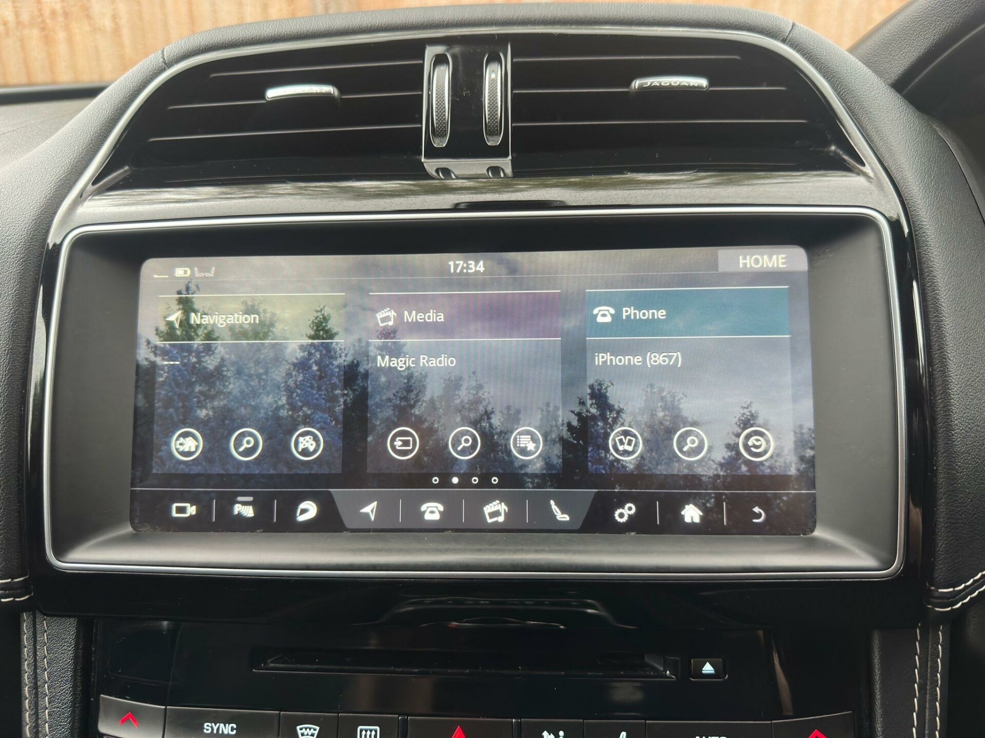 Jaguar F Pace