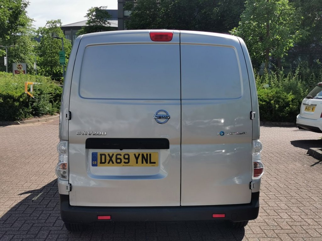 Nissan eNV200
