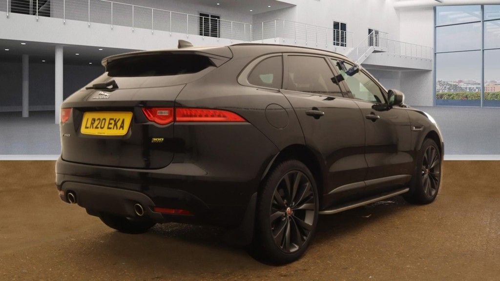 Jaguar F Pace