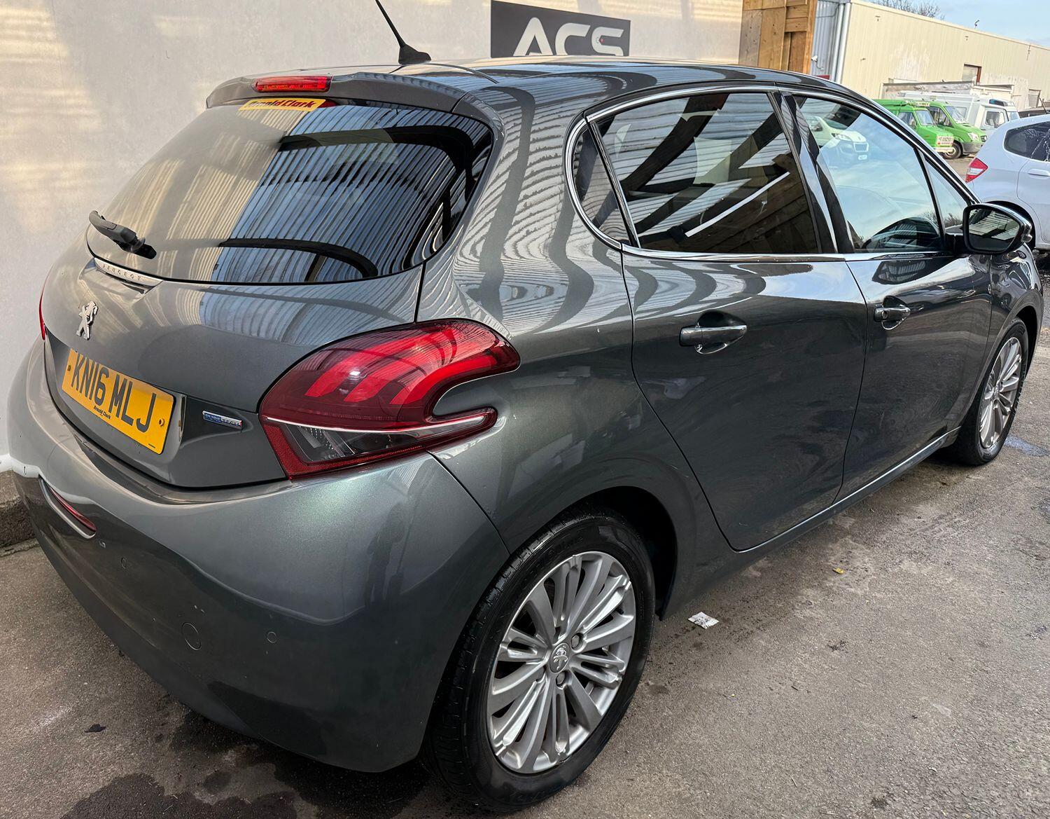 Peugeot 208
