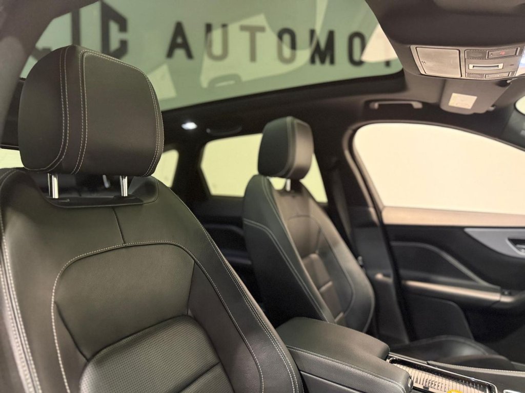 Jaguar F Pace