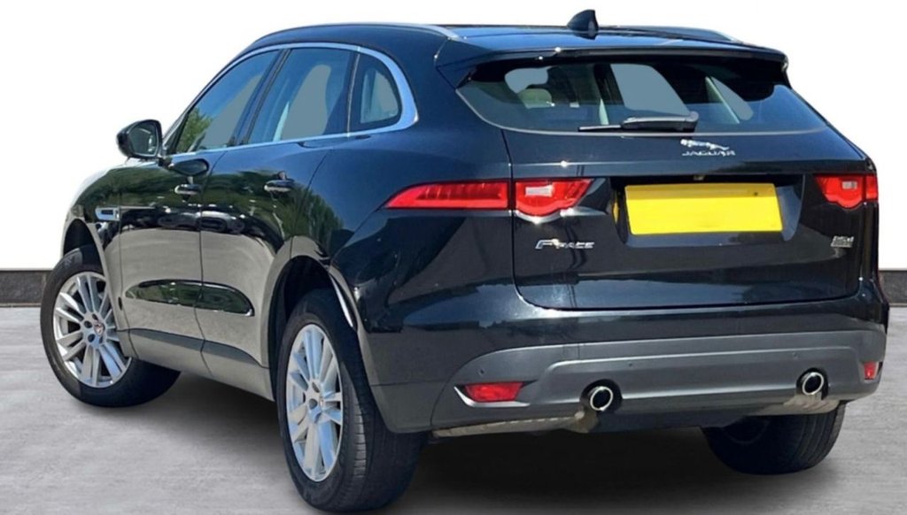 Jaguar F Pace