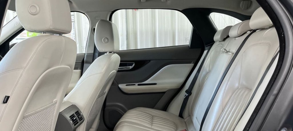 Jaguar F Pace