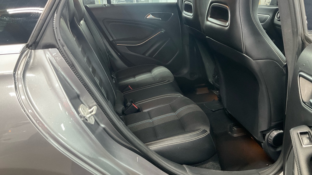 Mercedes Benz CLA