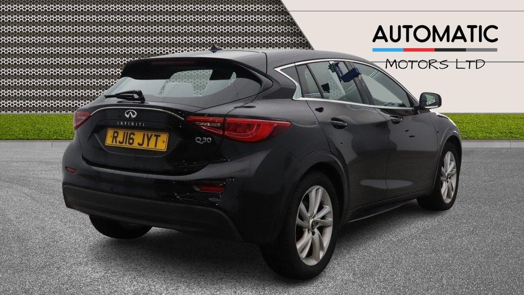 Infiniti Q30