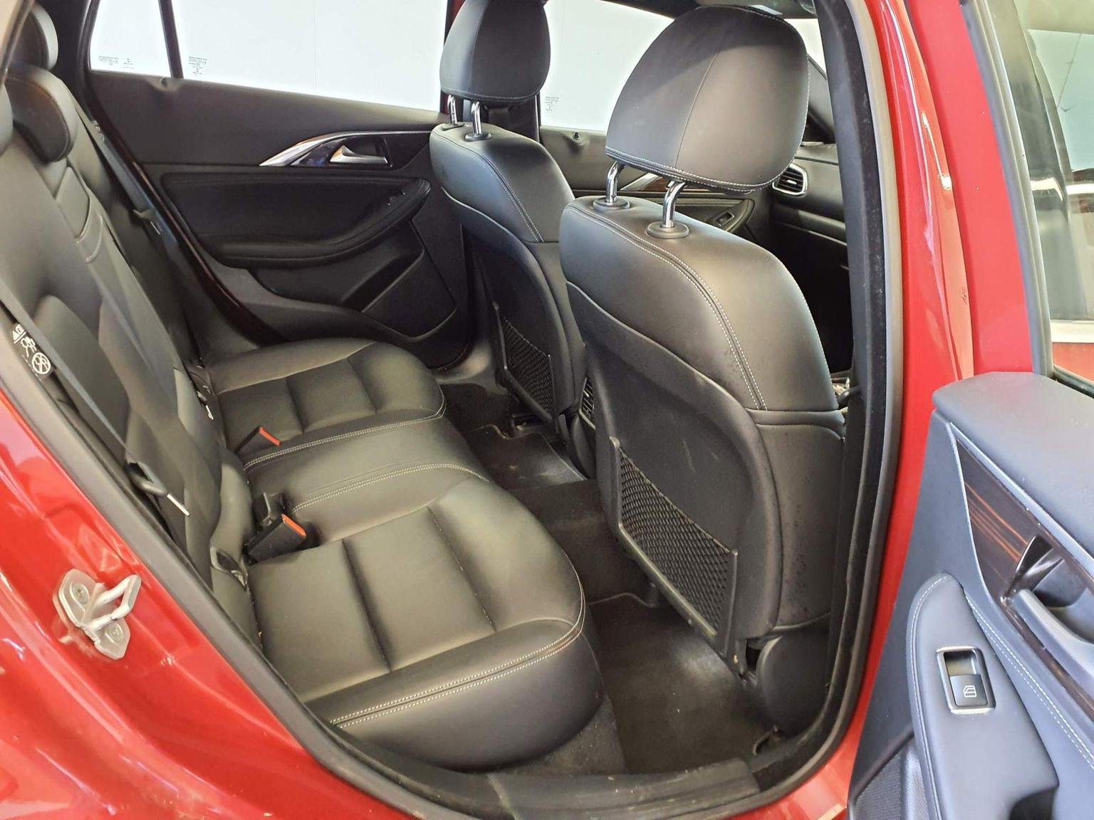 Infiniti Q30