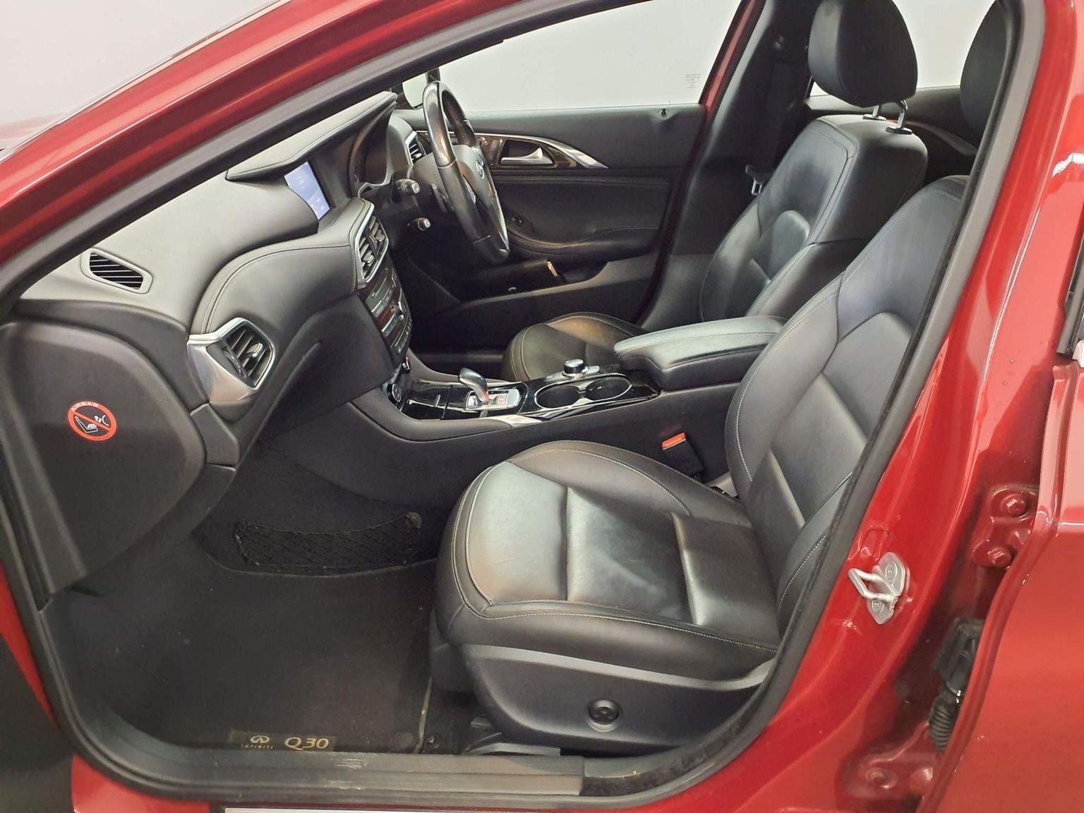 Infiniti Q30