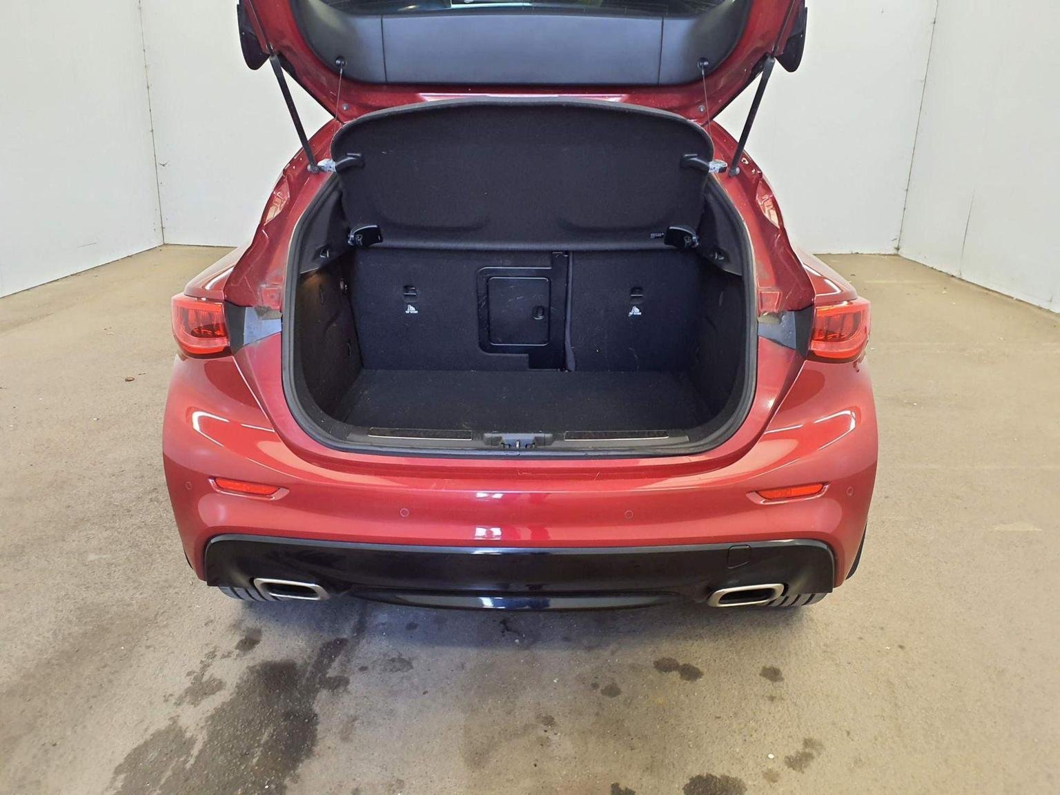 Infiniti Q30
