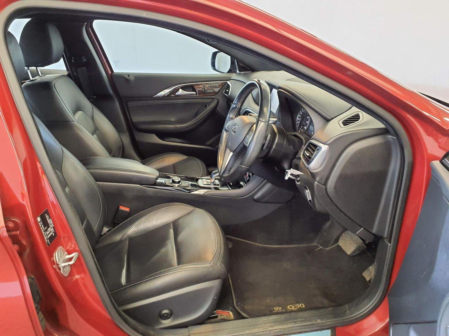 Infiniti Q30