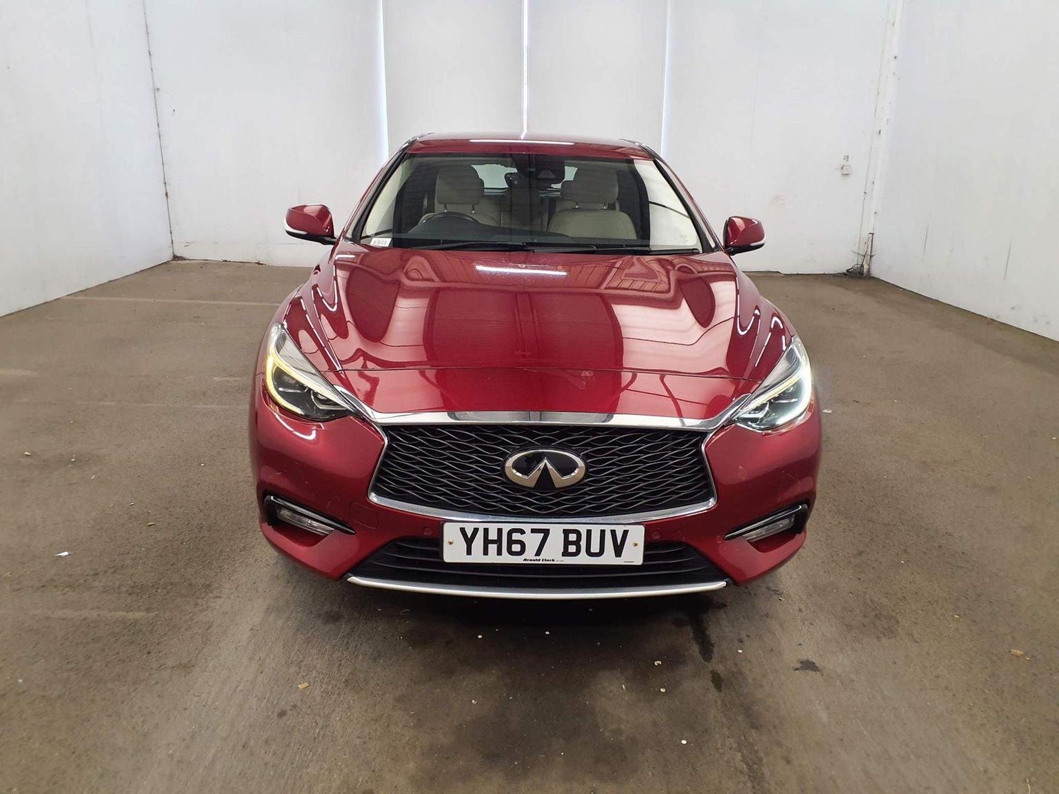 Infiniti Q30