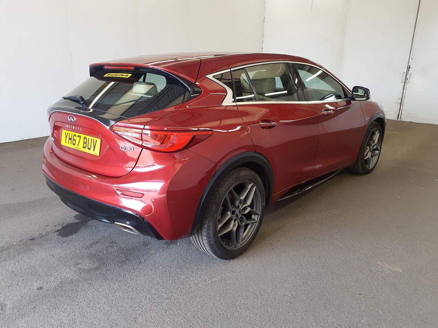 Infiniti Q30