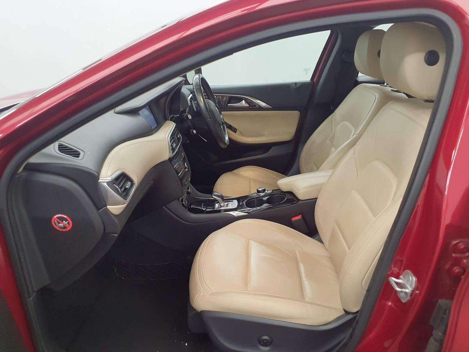 Infiniti Q30