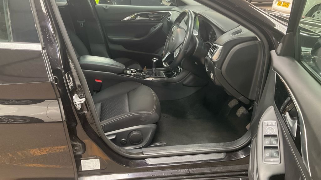 Infiniti Q30