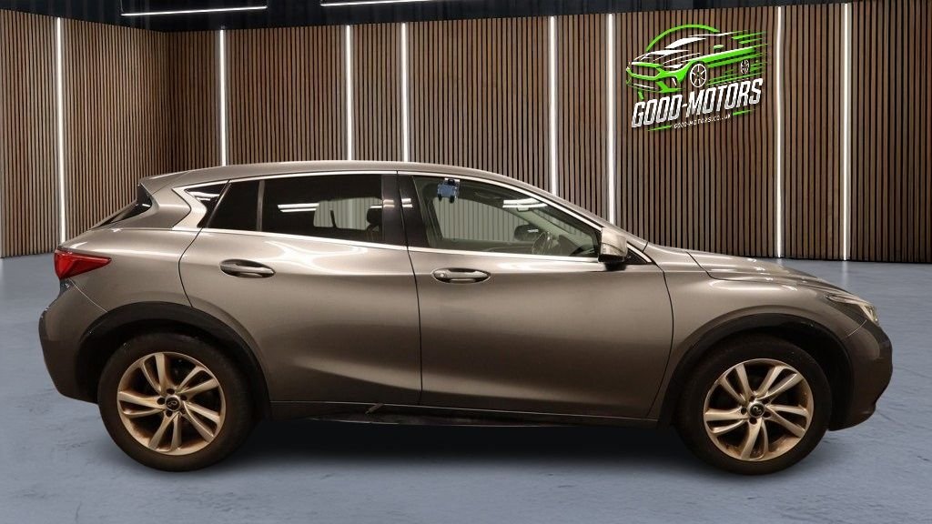 Infiniti Q30