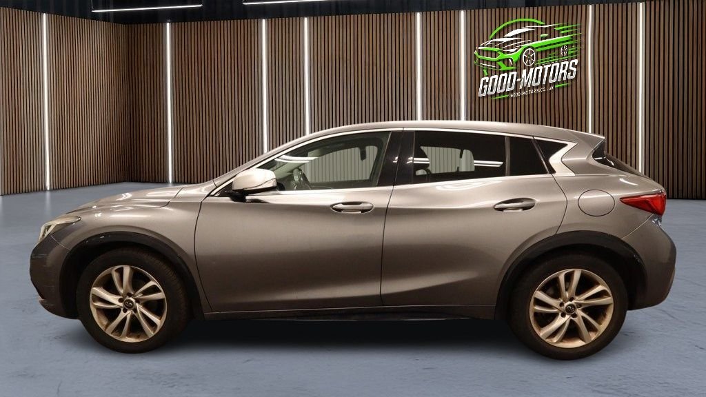 Infiniti Q30