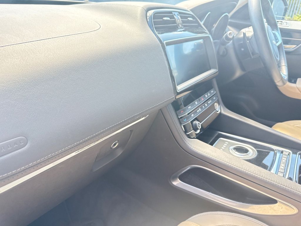 Jaguar F Pace