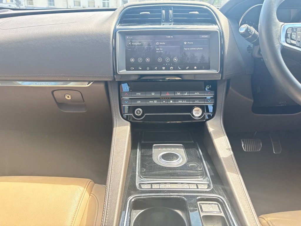 Jaguar F Pace