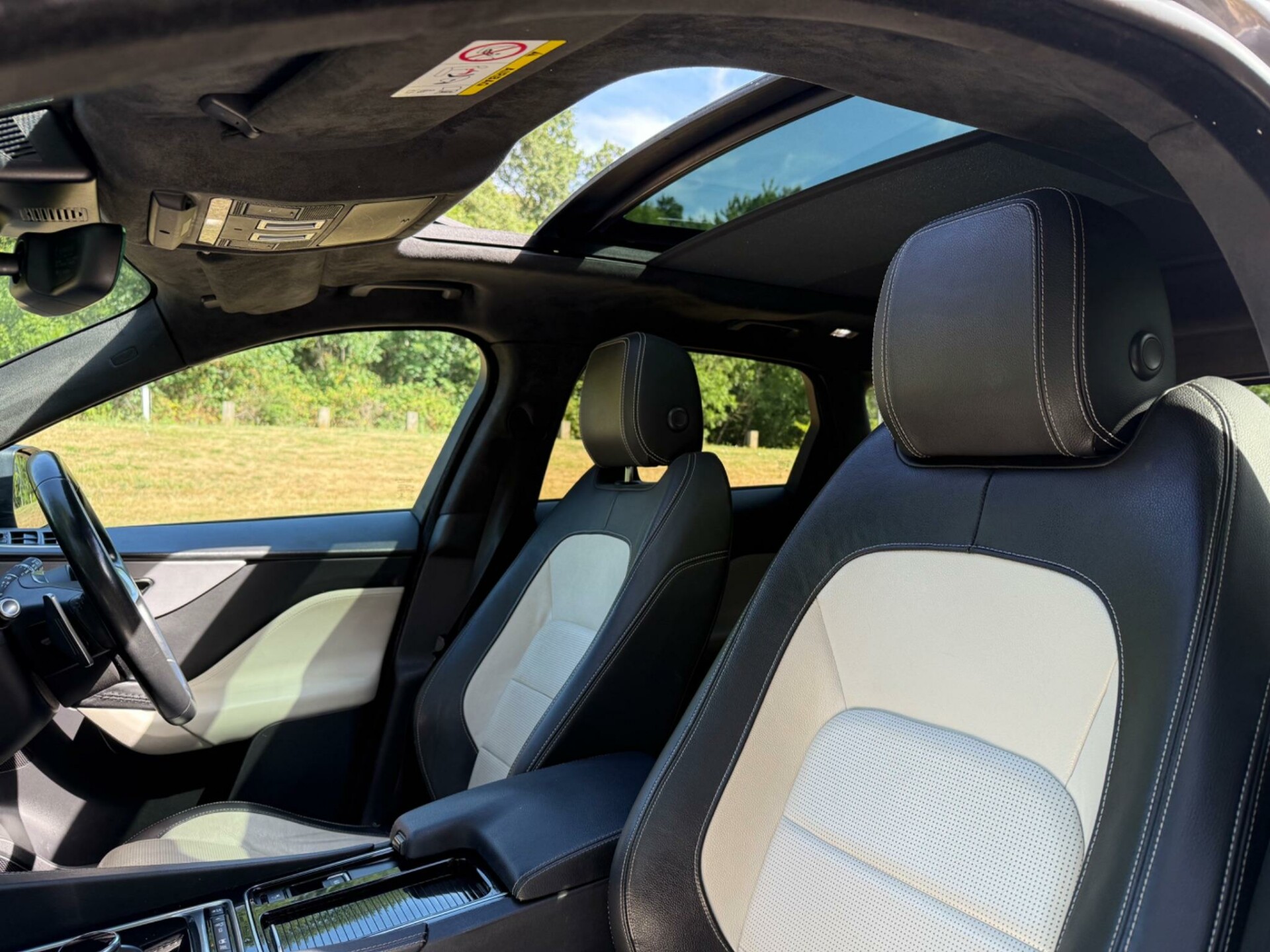 Jaguar F Pace