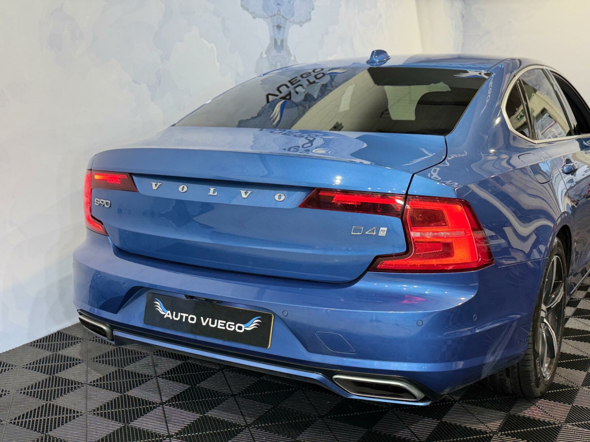 Volvo S90
