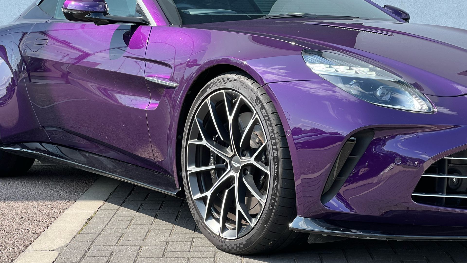 Aston Martin Vantage