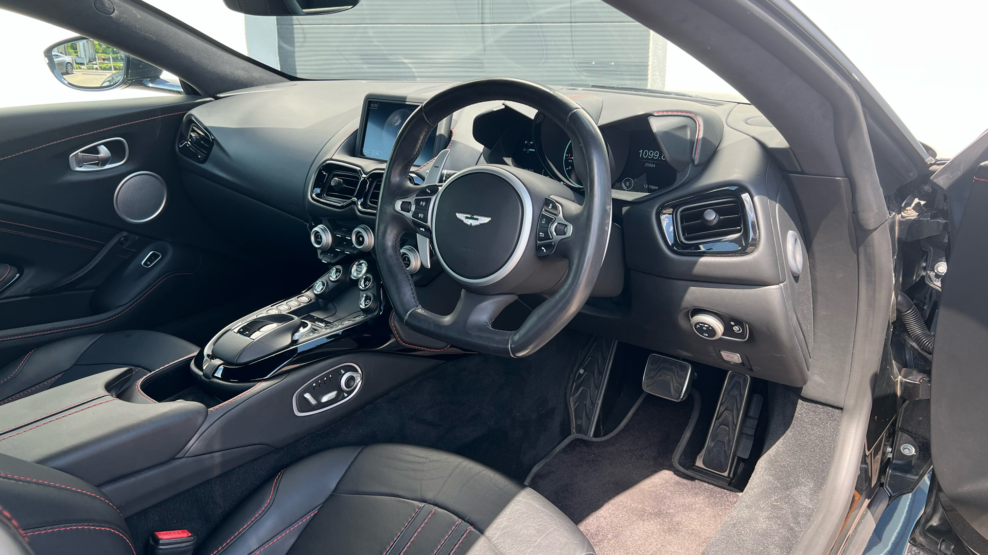 Aston Martin Vantage
