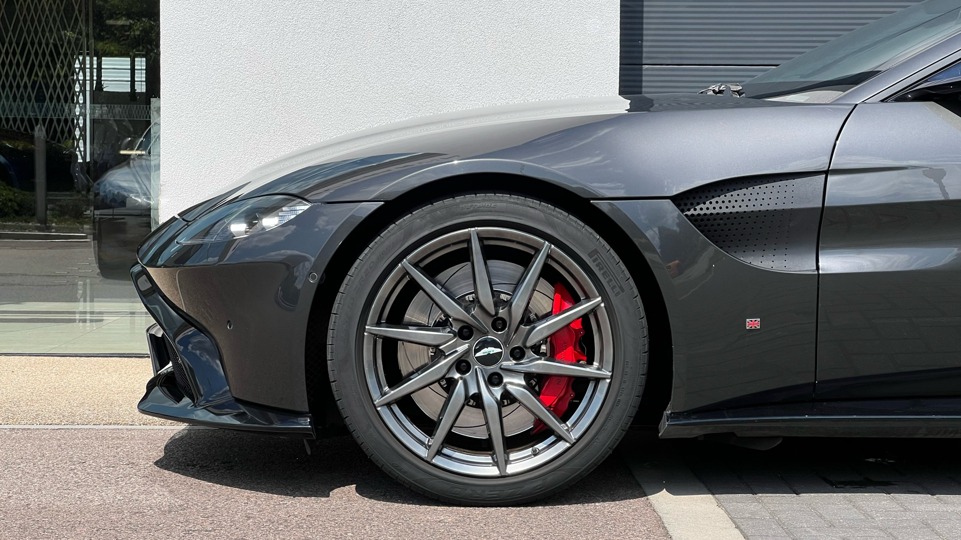 Aston Martin Vantage