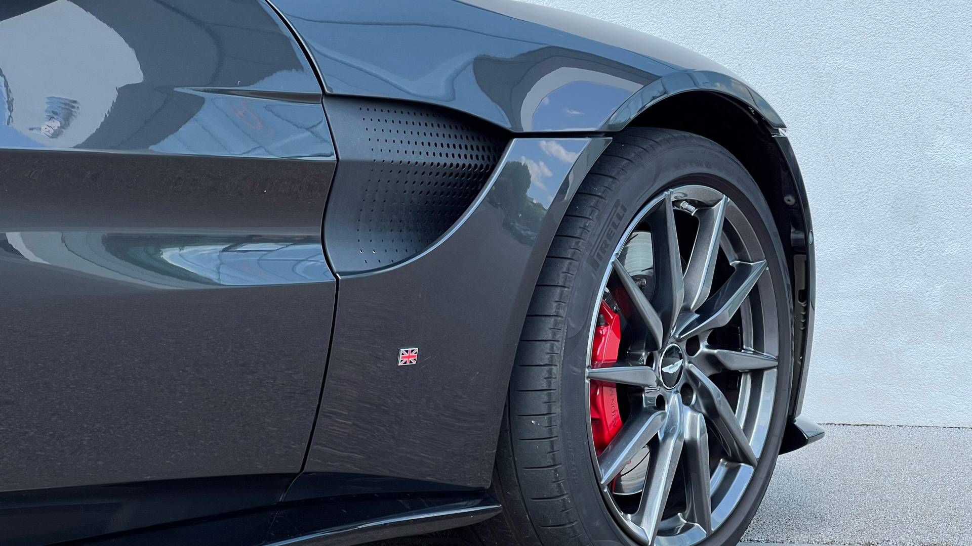 Aston Martin Vantage