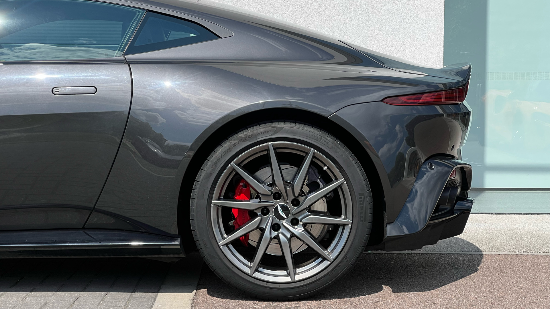 Aston Martin Vantage