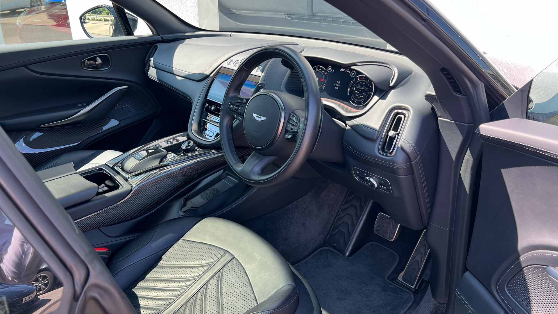 Aston Martin DBX