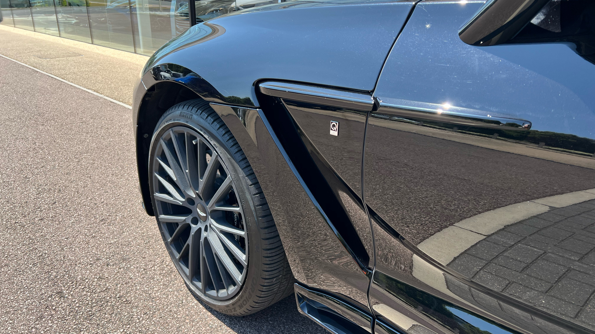Aston Martin DBX