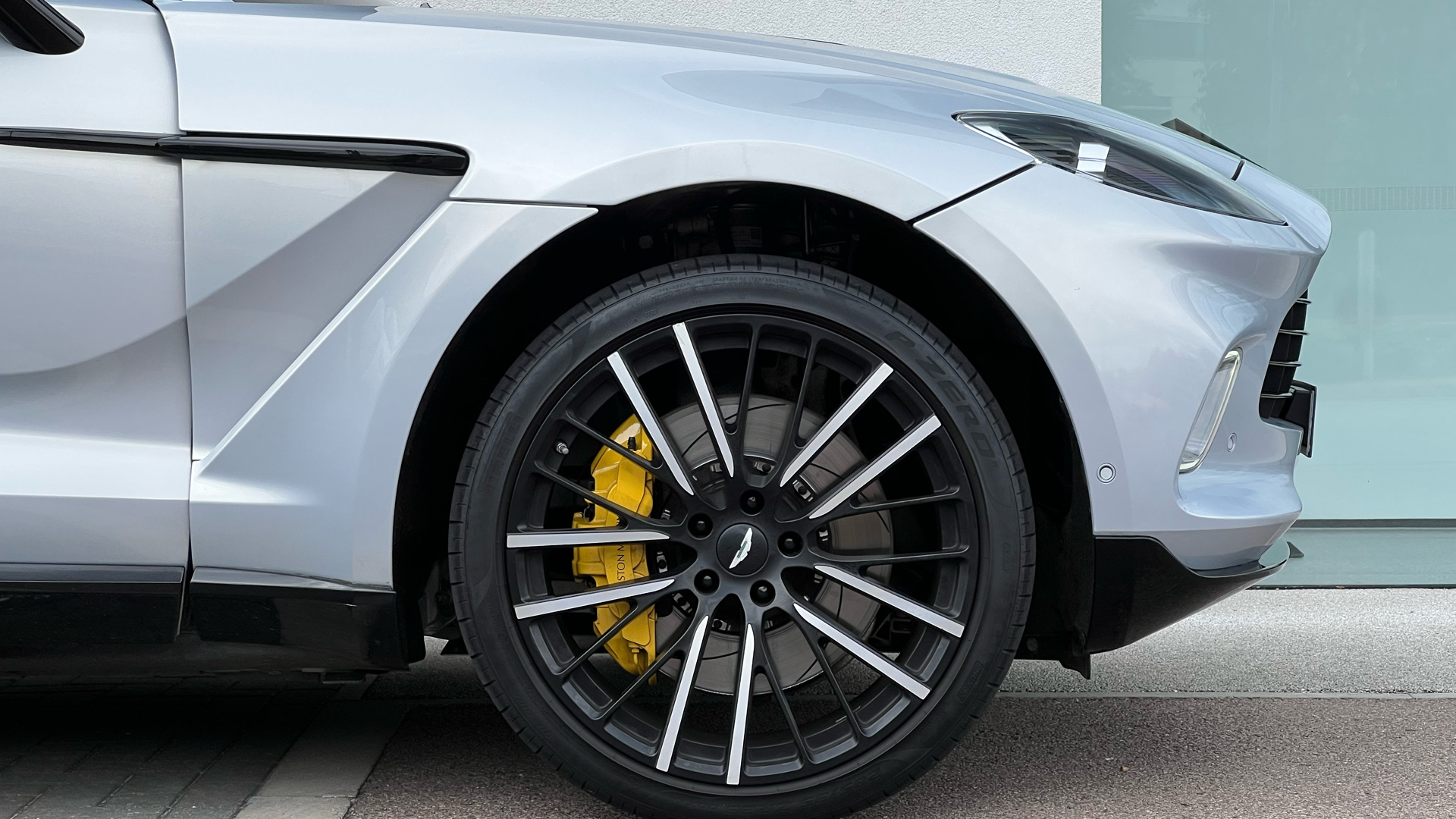 Aston Martin DBX