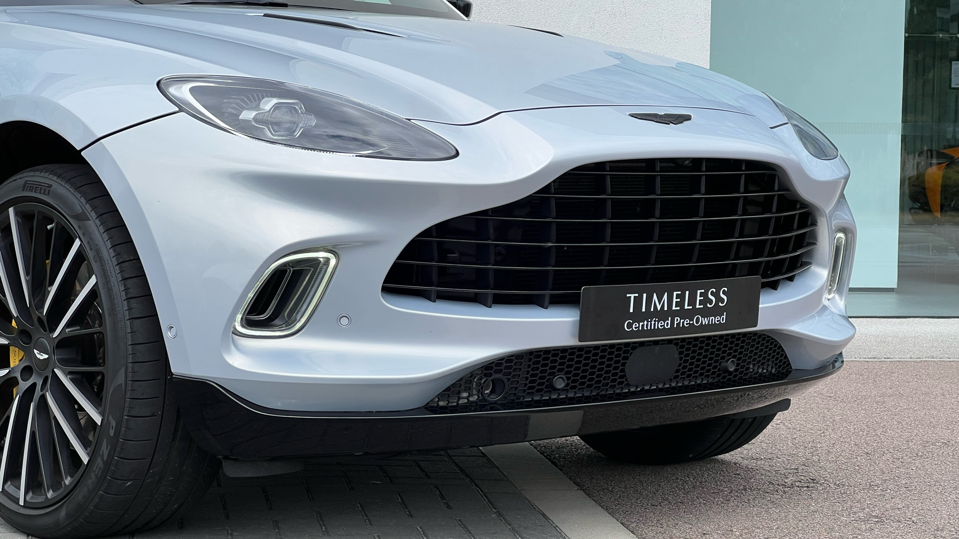 Aston Martin DBX