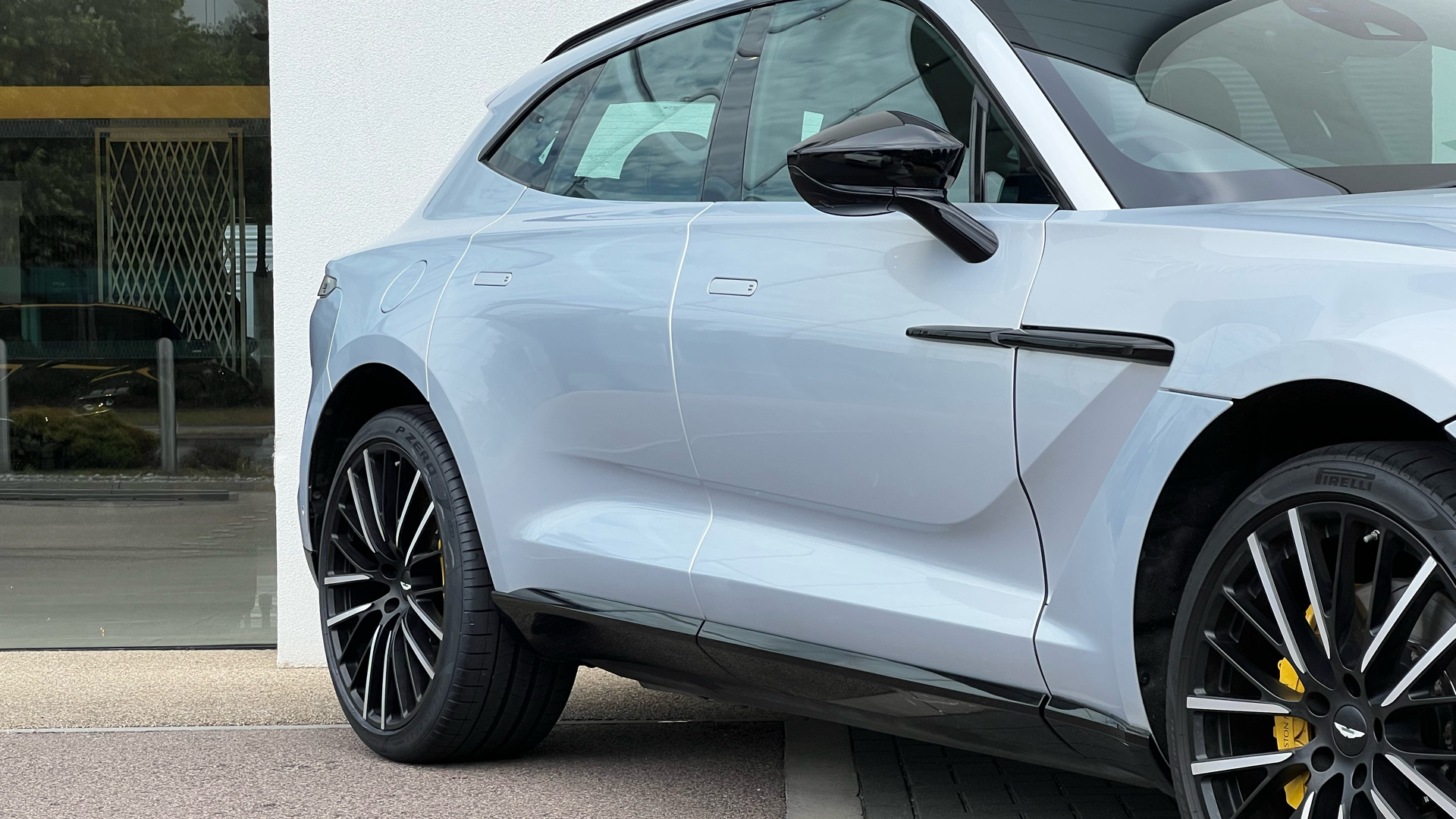 Aston Martin DBX