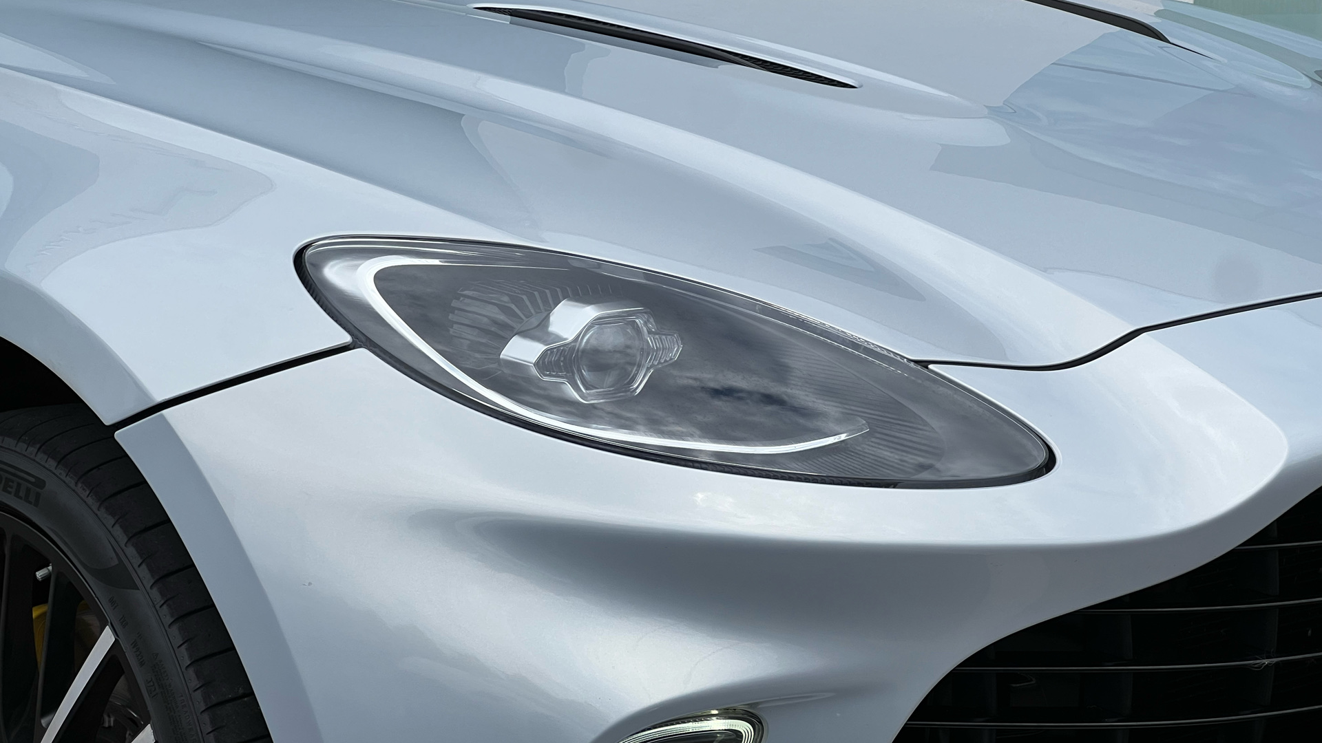 Aston Martin DBX