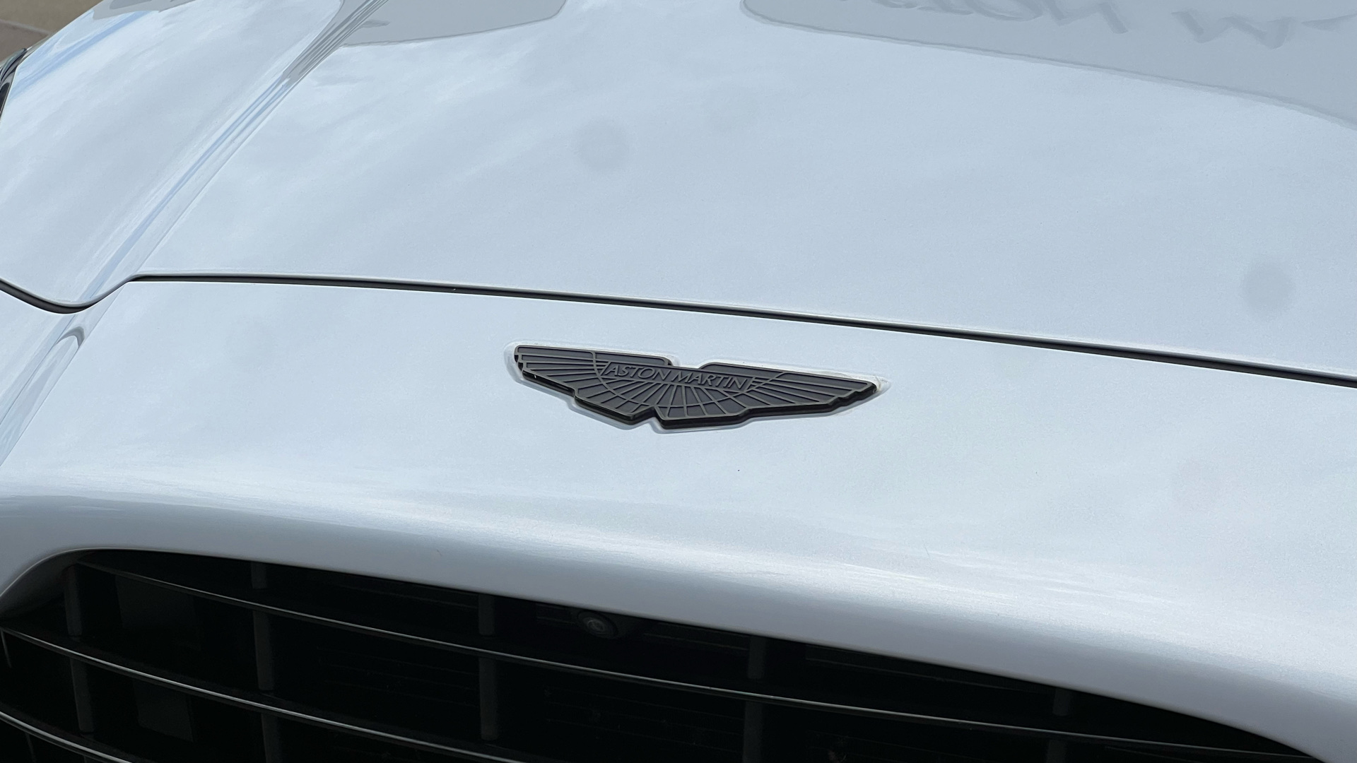 Aston Martin DBX