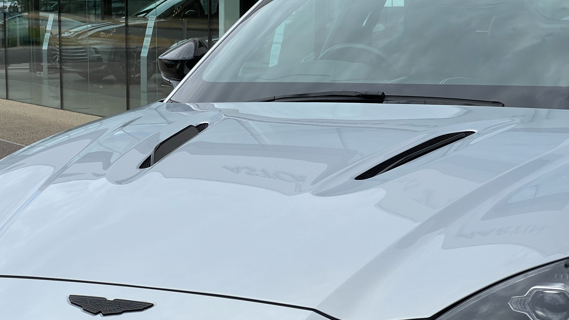 Aston Martin DBX