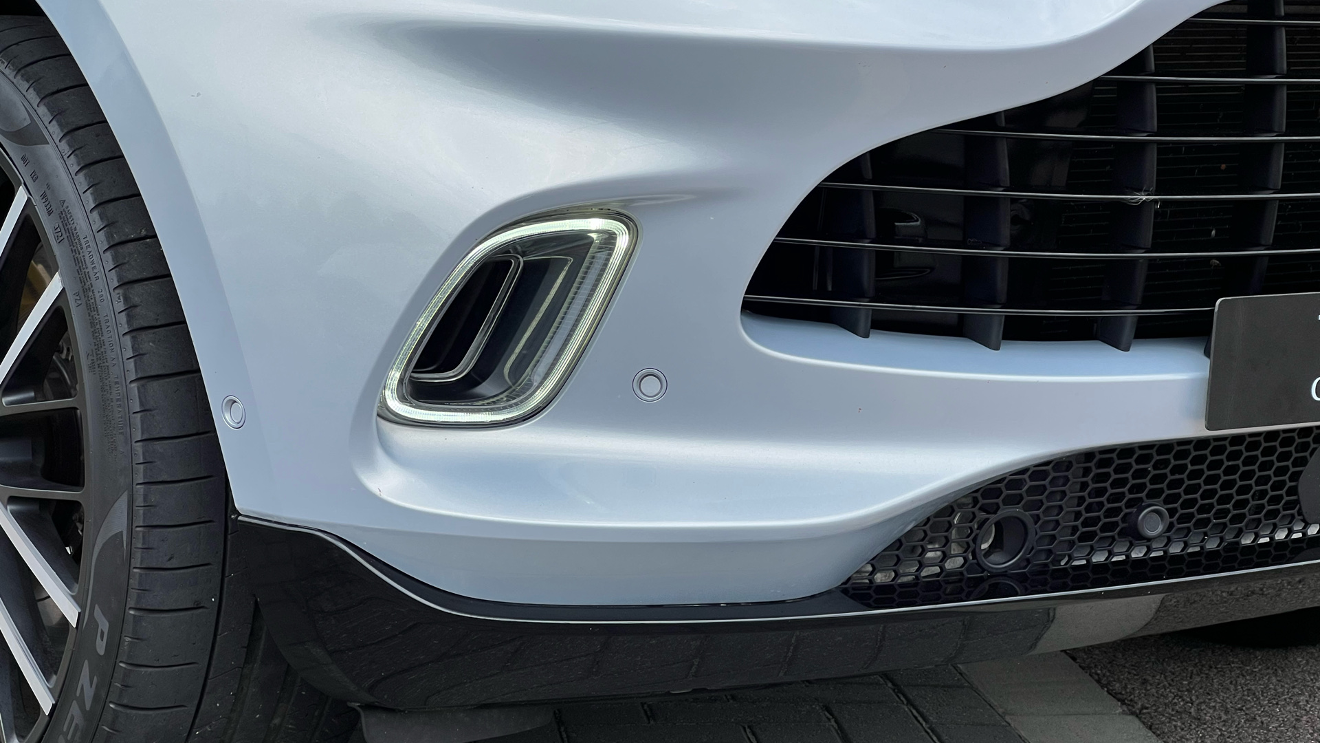 Aston Martin DBX