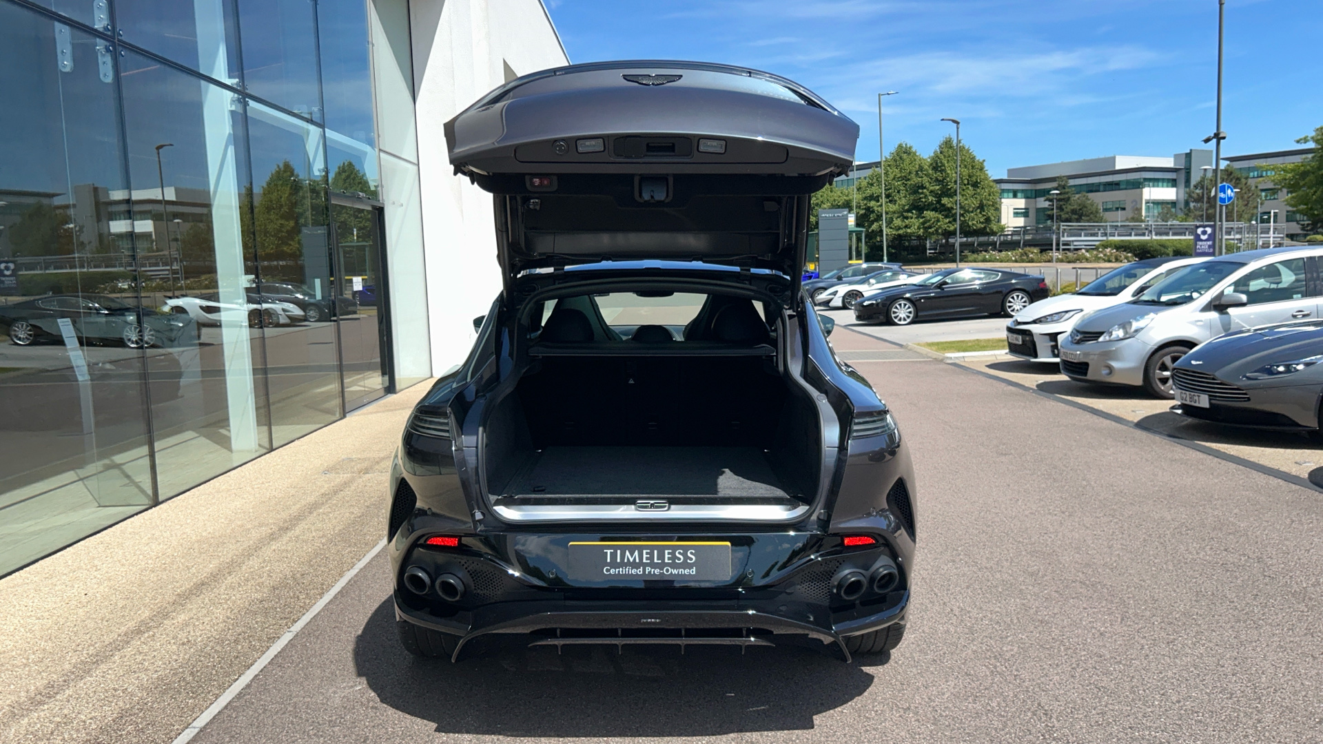 Aston Martin DBX