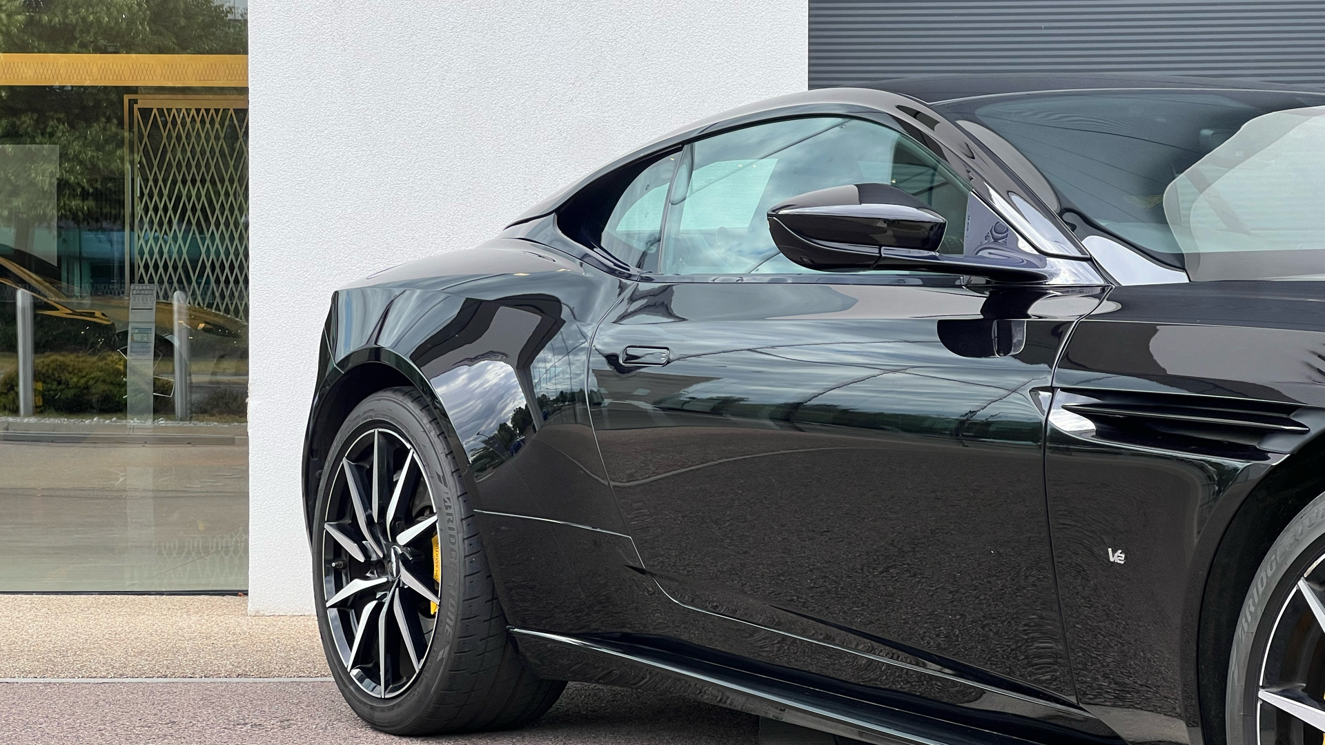 Aston Martin DB11