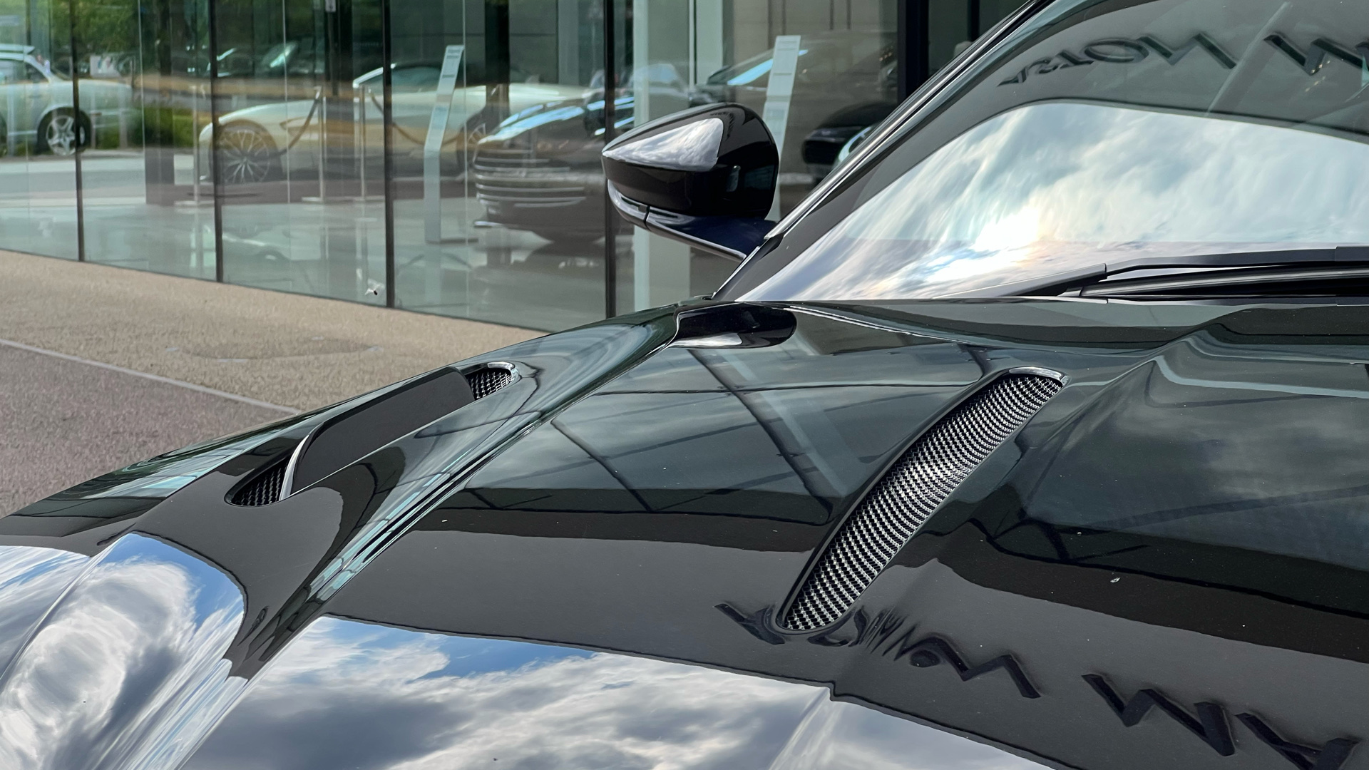 Aston Martin DB11