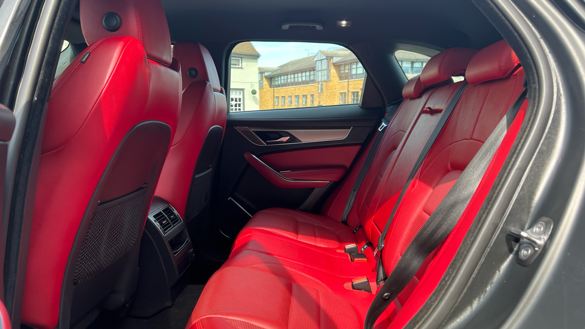 Jaguar F Pace