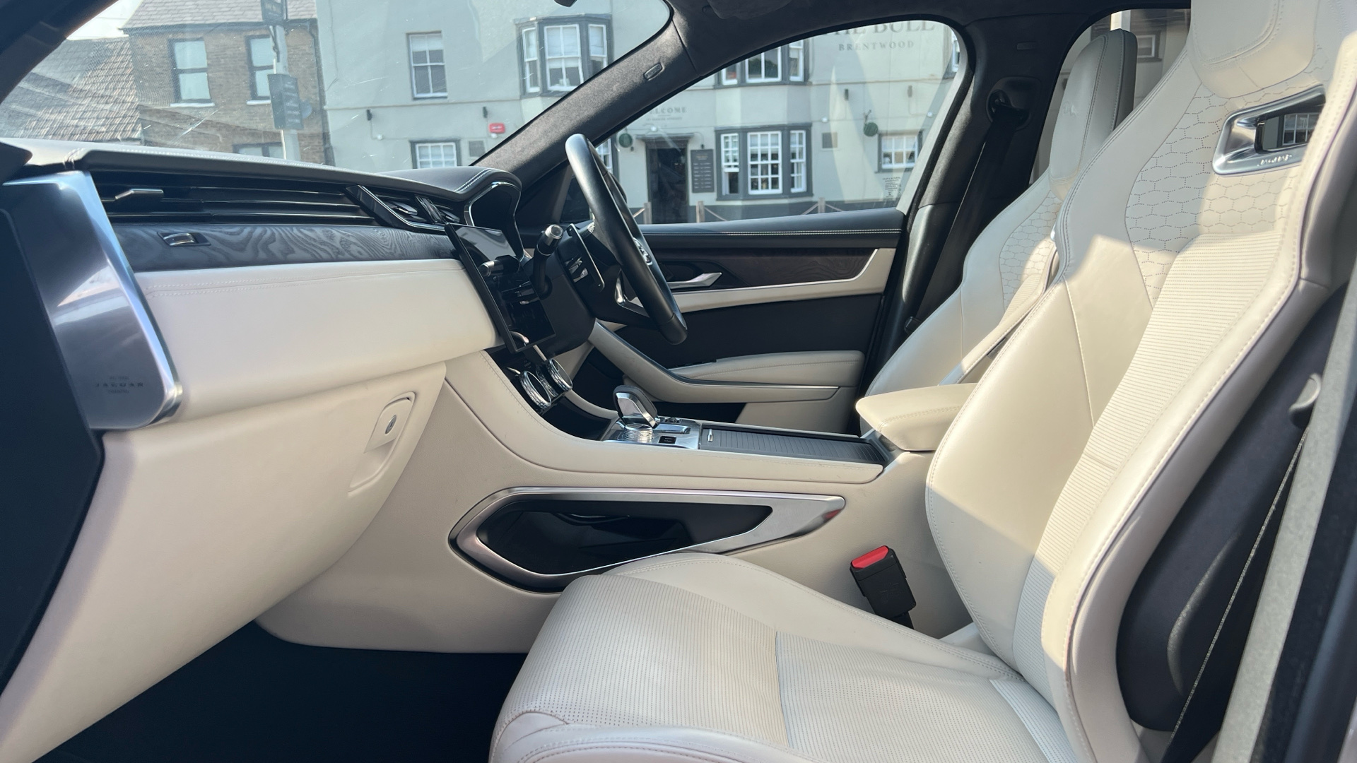Jaguar F Pace