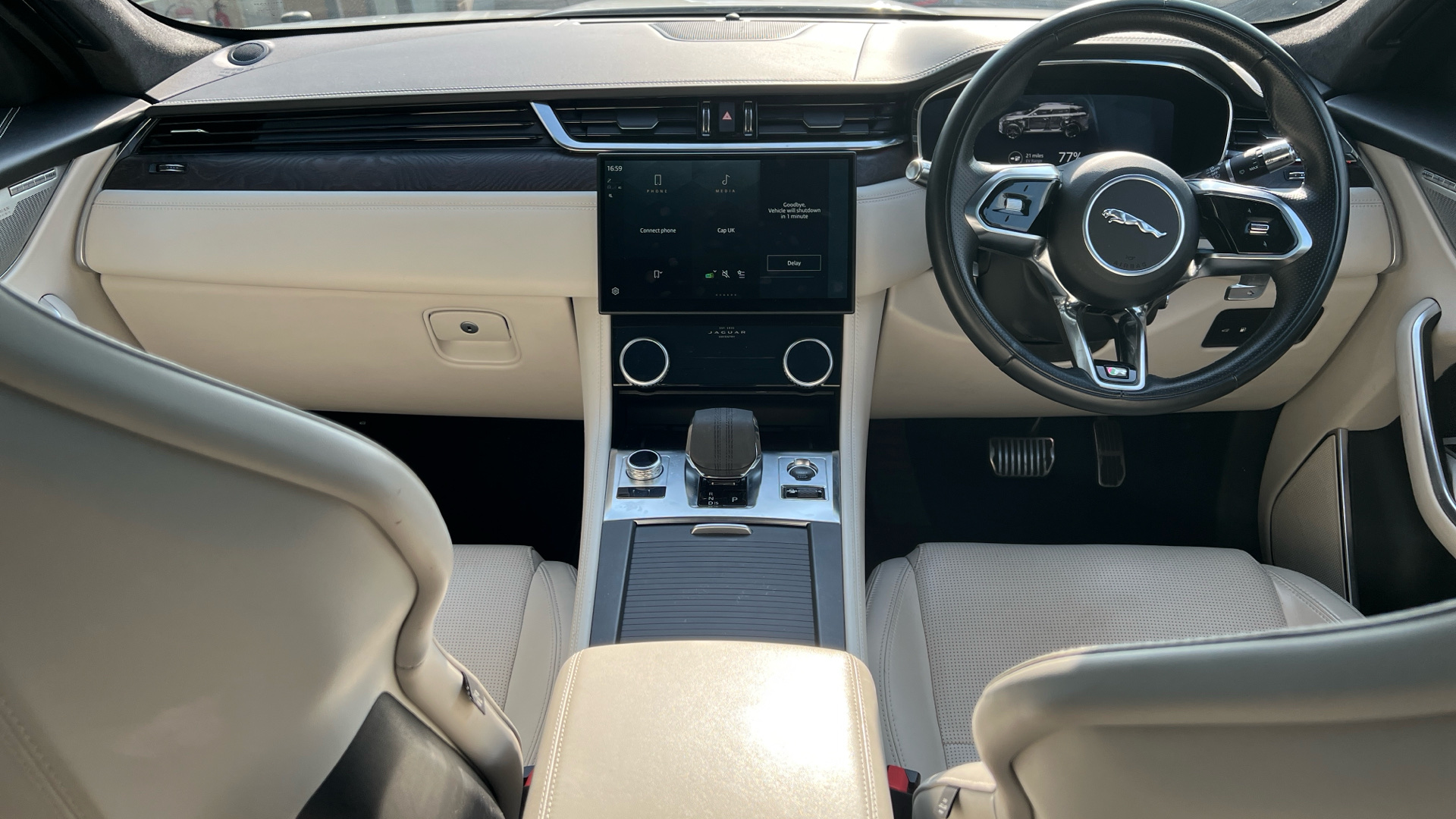 Jaguar F Pace