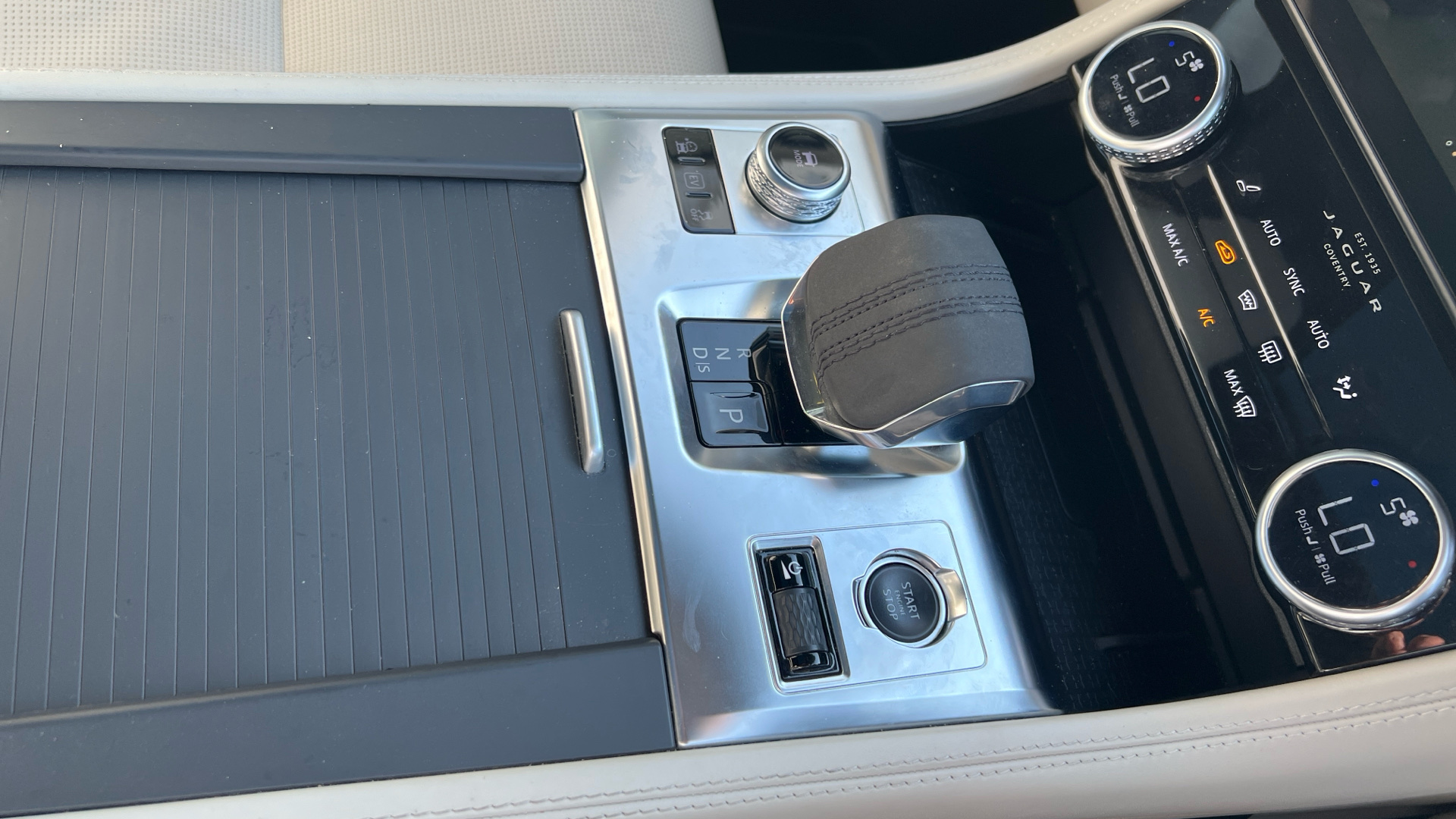 Jaguar F Pace